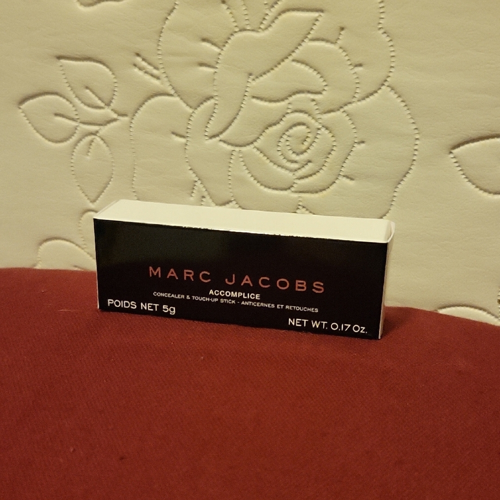 Marc Jacobs Accomplice Concealer & Touch-Up Stick • Tan 49, Brand New Never Open